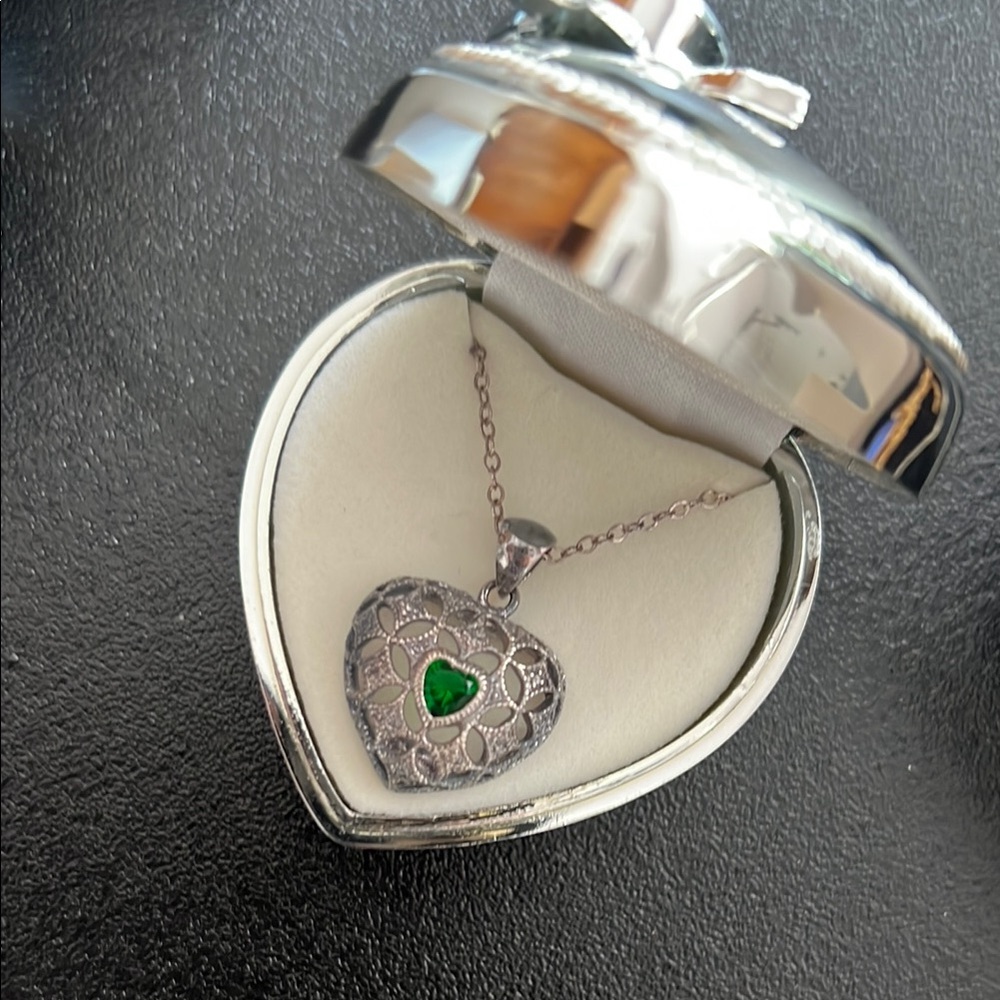 AVON Vintage Silver Heart Pendant Necklace with Green Gemstone